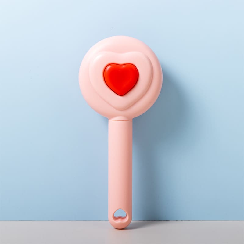CEPILLO CON BOTÓN MODELO CORAZÓN 19.5 CM